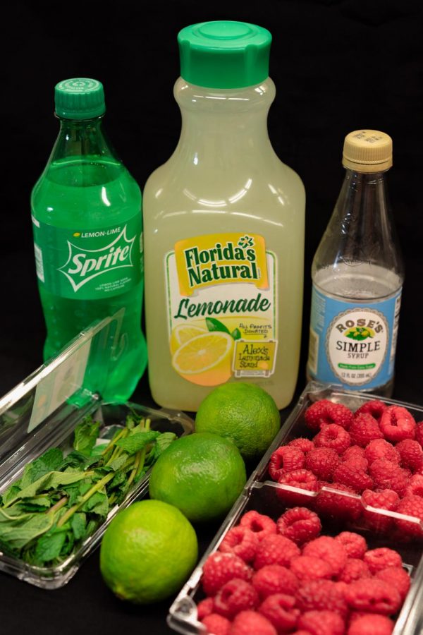 Ingredients+to+make+a+raspberry+lemonade+virgin+mojito.