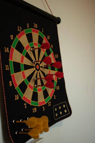 Dartboard with magnetic darts