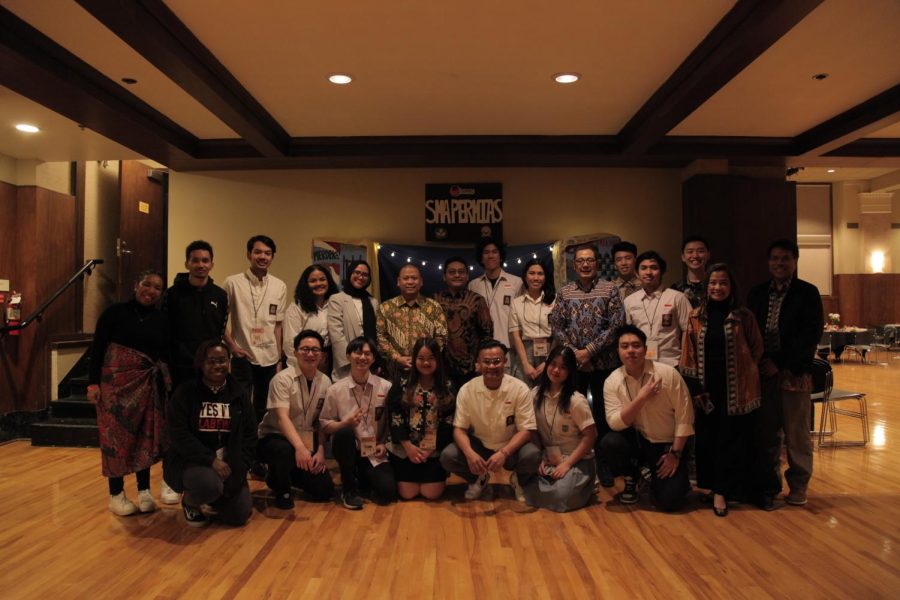 A group picture of the Indonesian Student Association, which put on PERMIAS night in the Memorial Union Ballroom.