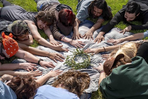Students in Oregon State University’s Creative Fieldwork course take part in a group
cyanotype led by Brook Ferris at PLAYA in Summer Lake, Oregon, on Sept. 21, 2025. The
sun-exposed fabric print was reviewed during evening studio visits.